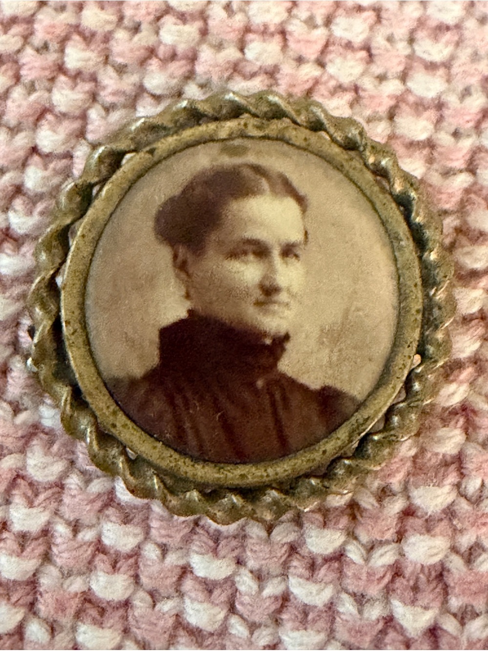 Victorian Era Portrait Of A woman Lady Pin/Brooch